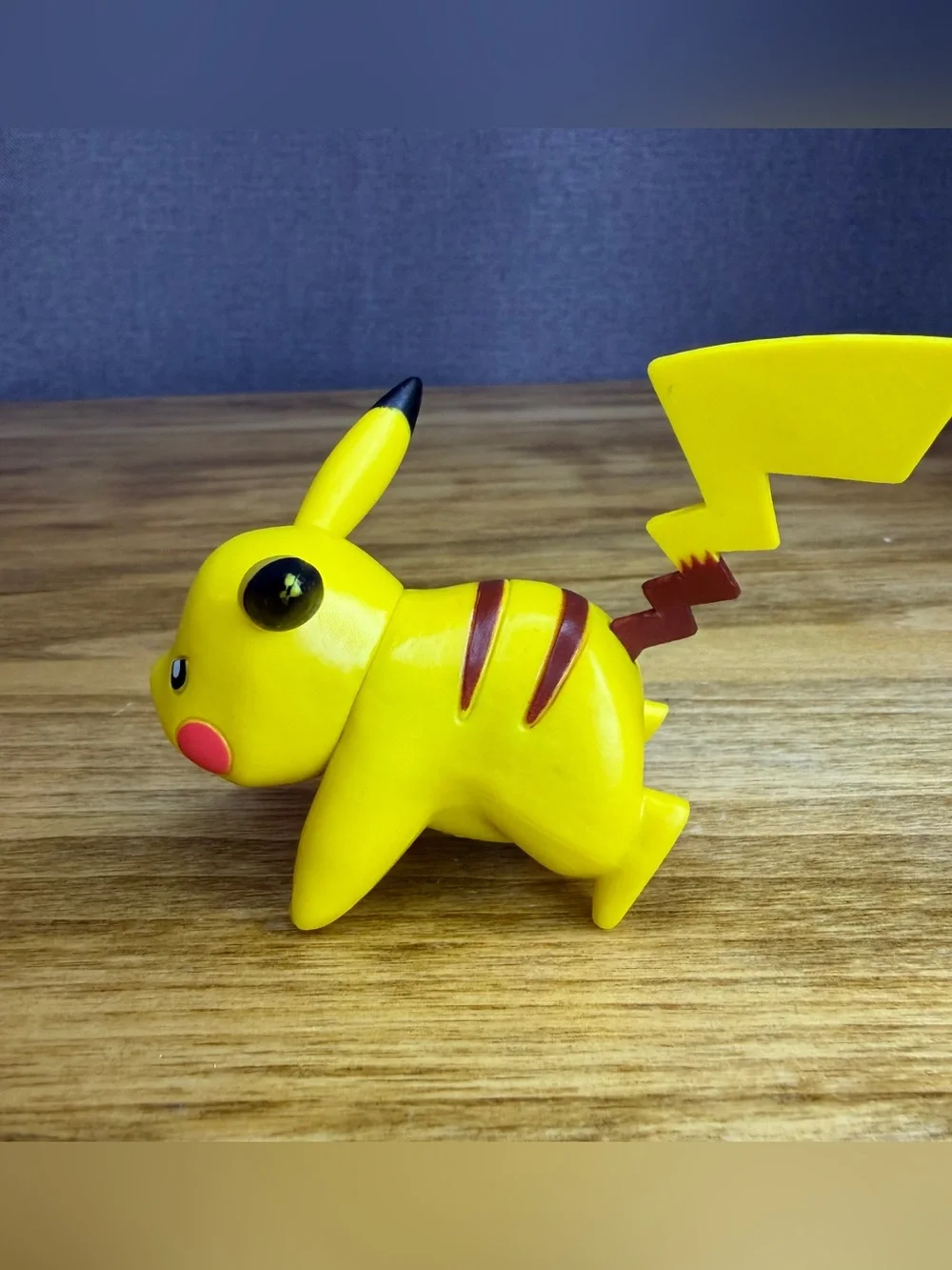 Pokémon Pikachu Figure 2011 JAKKS All Fours Pose, Yelling Expression Toy